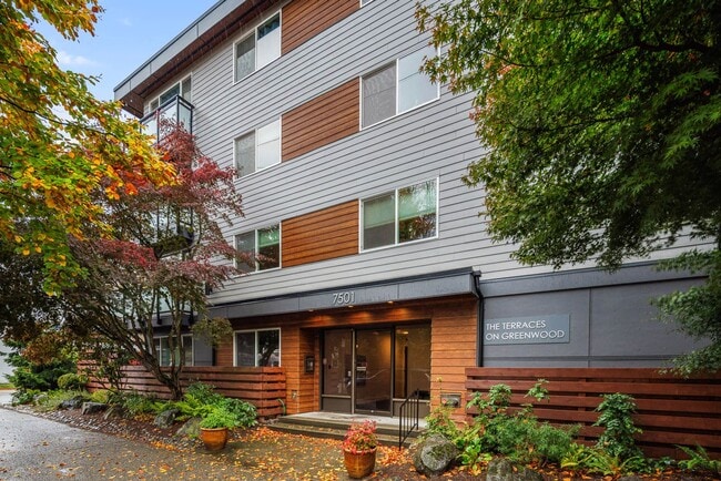 Building Photo - 7501 Greenwood Ave N Unit 403