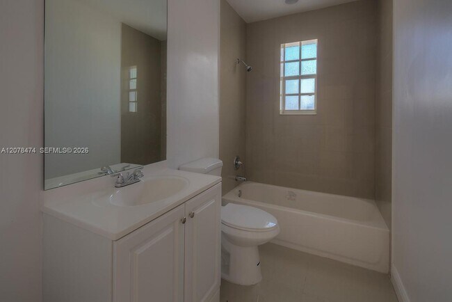 160 NW 199th St