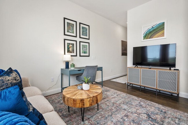 Photo - 1087 N High St Unidad ID1257778P