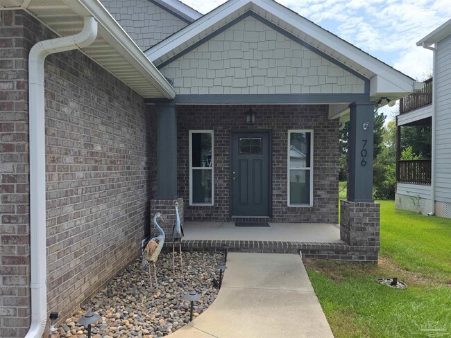 Photo - 706 Upper Heron Way