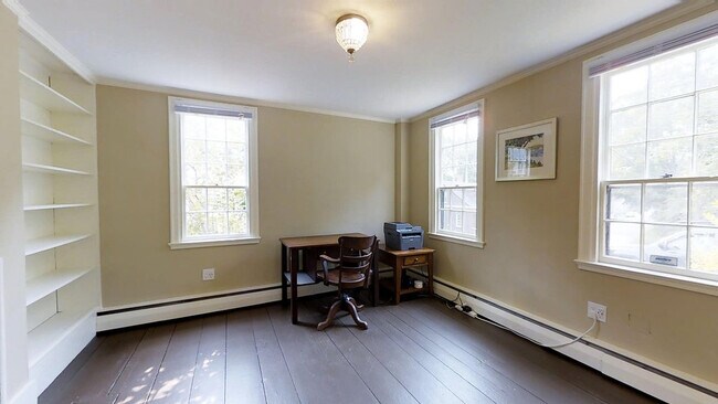 Photo - 7 Warren St Unit Lawn Room
