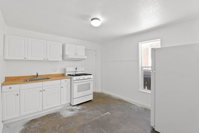 Photo - 138 N Riverside Ave