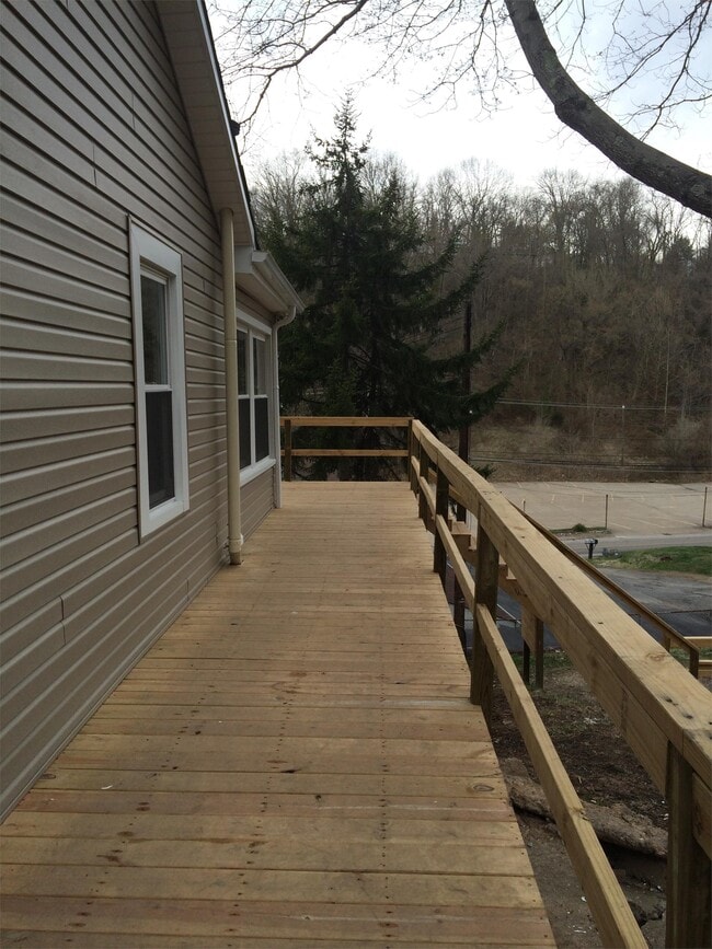 Photo - 1852 Roxalana Rd
