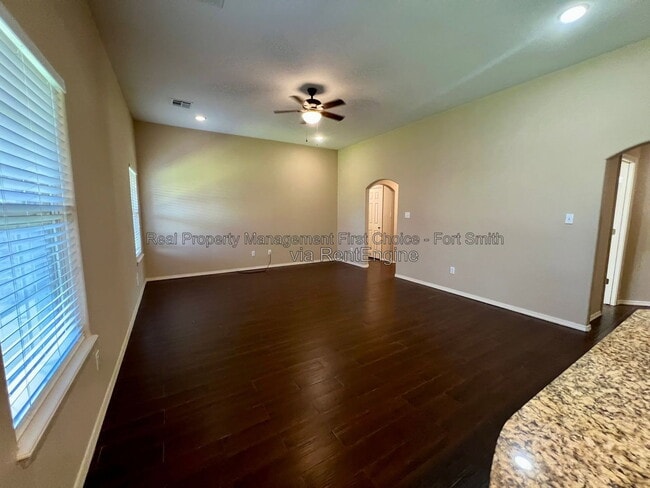 Photo - 507 Ridge Point Dr