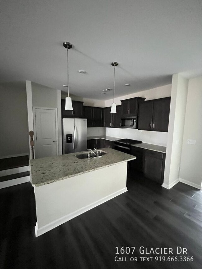 Photo - 1607 Glacier Dr