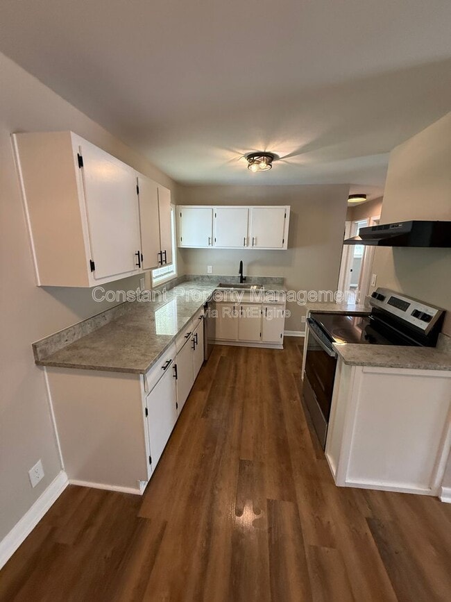 Photo - 3469 Kingsbury Dr