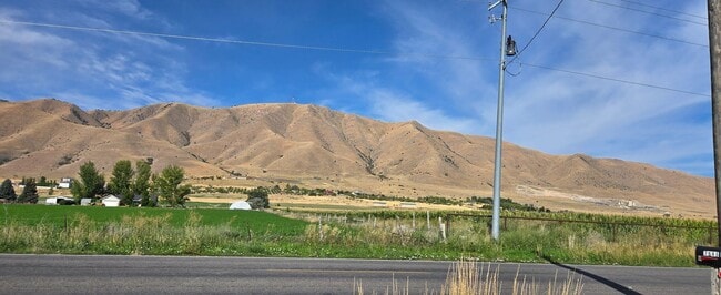 Photo - Beautiful Home and Amazing Mountain Views