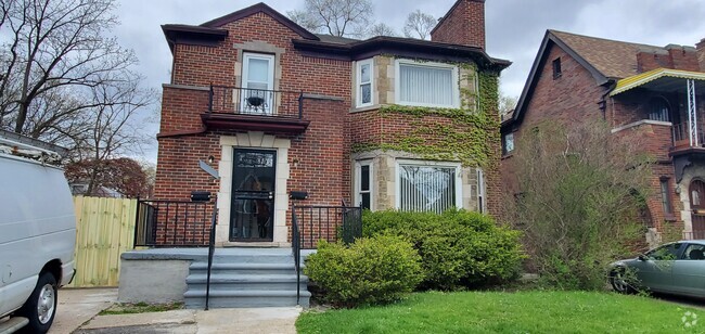 Building Photo - Roselawn Unit Lower Rental