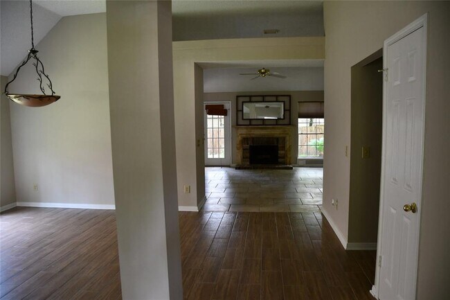 Photo - 16 White Bark Pl