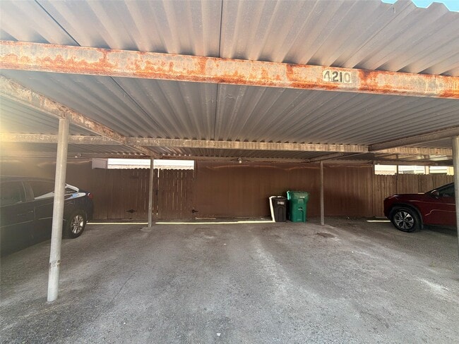 Building Photo - 4210 Wyatt St Unit 7