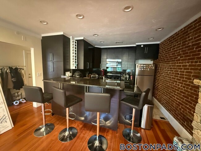 1616 Beacon St Unit 2