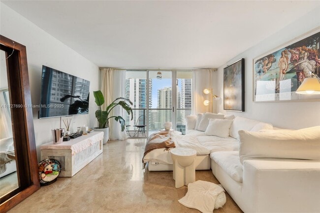 Building Photo - 1155 Brickell Bay Dr Unit 1903