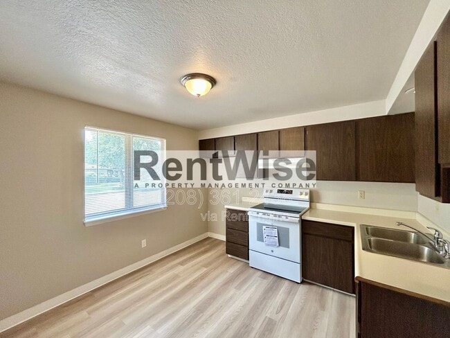 Photo - 776 W Pennsylvania St