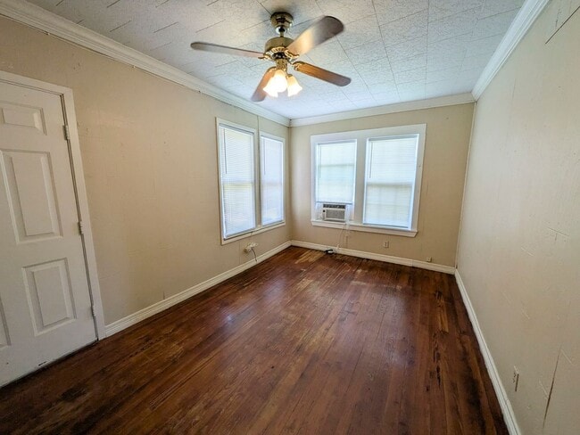 Photo - 824 Llano St