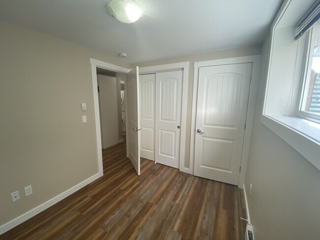 Photo - 1620-1688 88 Ave