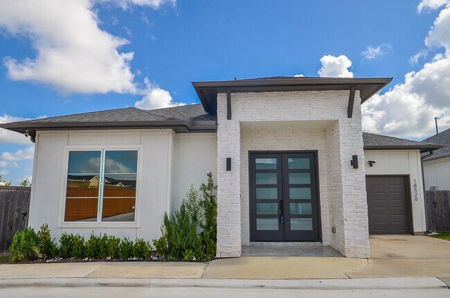 Building Photo - 18526 Bridgeway Ln Rental
