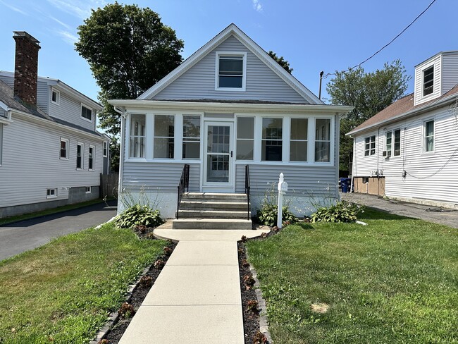 Building Photo - 128 Grove Pl Rental