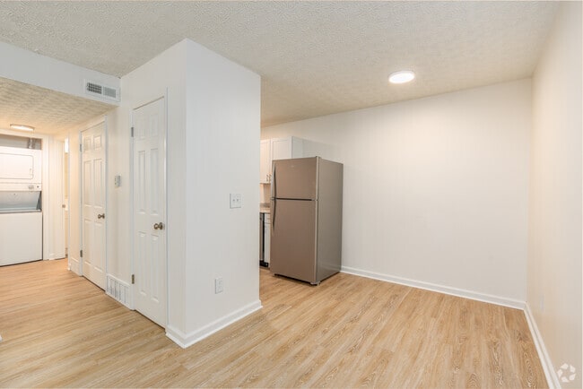 1BR, 1BA - 805SF - Living Room - Lodge at River Village