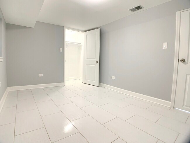 Photo - 2327 N Harding Ave Unit G