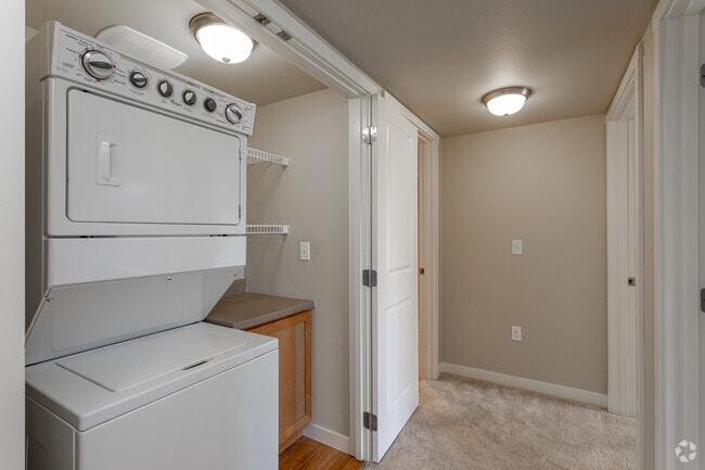 2BR, 1BA - 794 SF