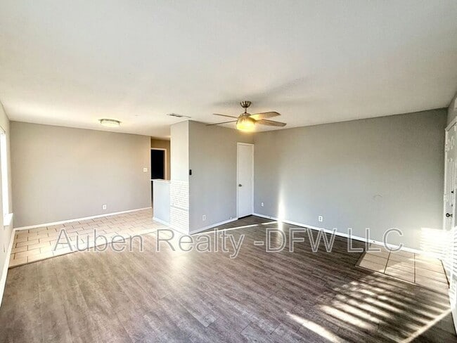 Photo - 118 Maple St Unit A