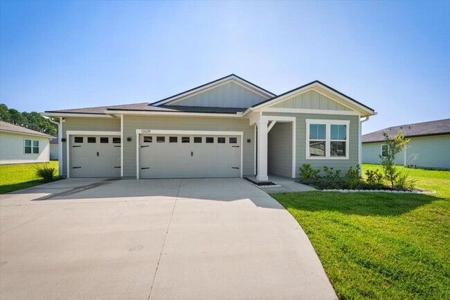 Building Photo - 4 Bedrooms | 2 Bathrooms | Screened Patio ... Rental