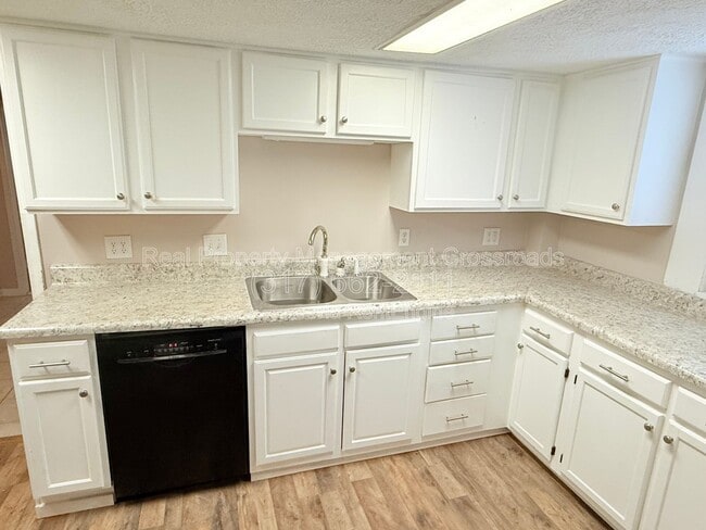 Photo - 337 S Green St