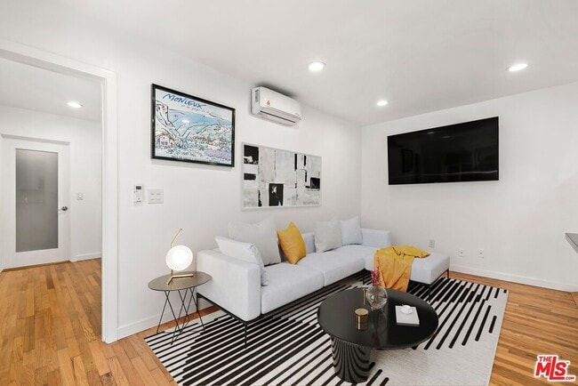 Photo - 927 Euclid St Unit A