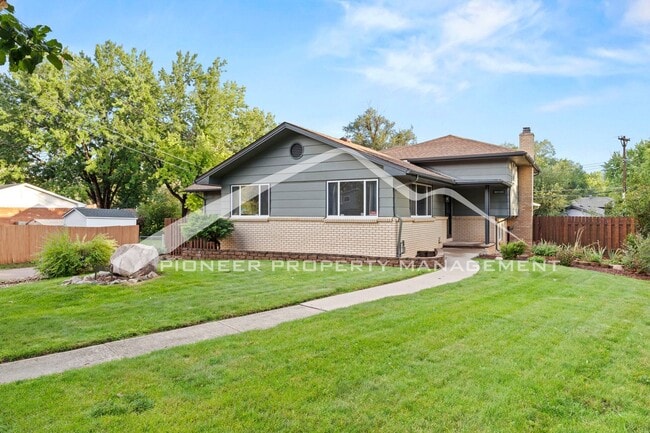 Building Photo - 1024 Pike Dr