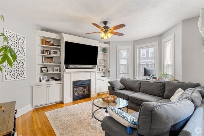 Building Photo - 642 E 8th St Unit 642 Rental
