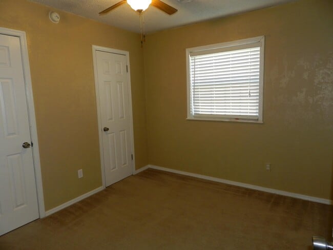 Photo - 2615 NW Locksley Ln