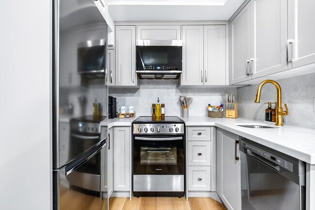 Photo - 168 McCaul St Unit SI ID1389236P