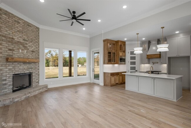 Photo - Modern 4 Bedroom / 3 Bath Home