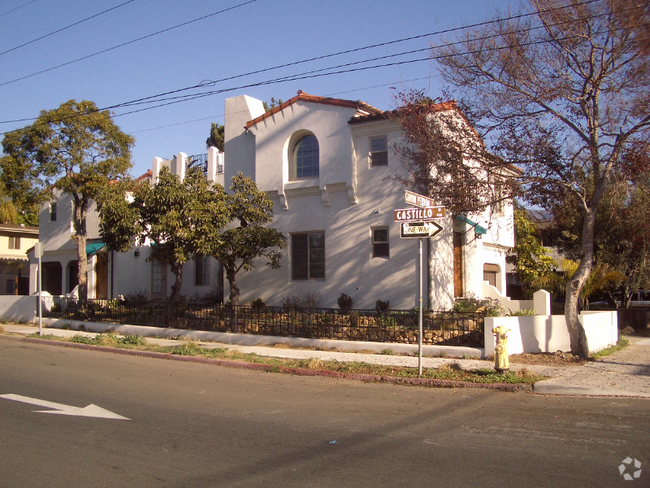 Building Photo - 330 W Canon Perdido St Unit Lower Rental