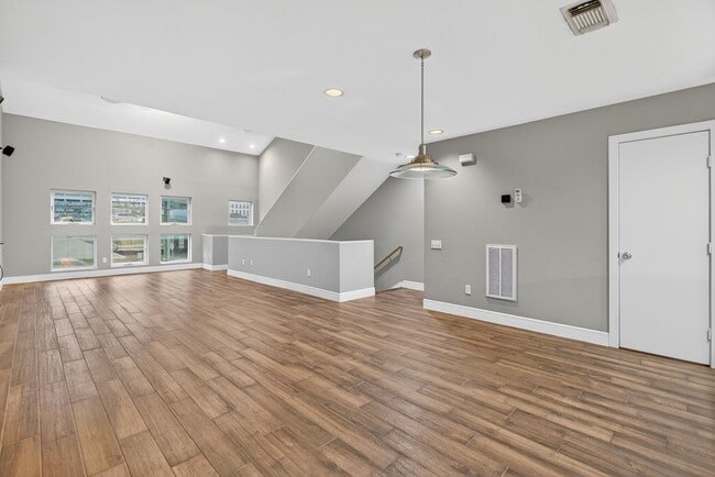 Photo - 706 Ruthven St