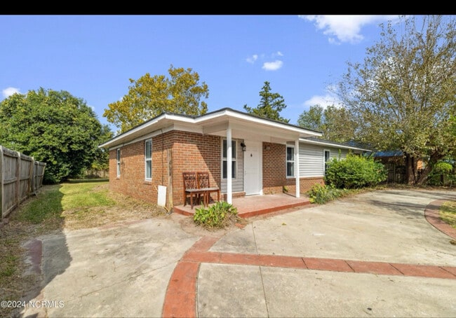 Photo - 2703 Robeson St