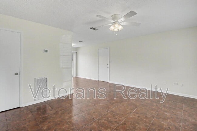 Photo - 837 Tee St