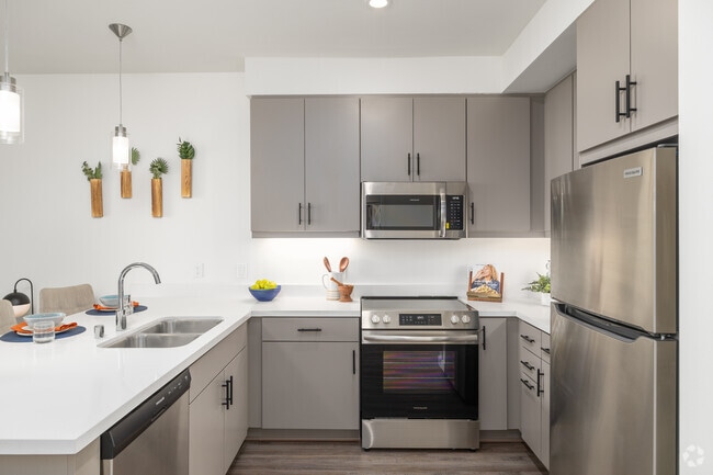 1BR, 1BA - 639SF - Kitchen