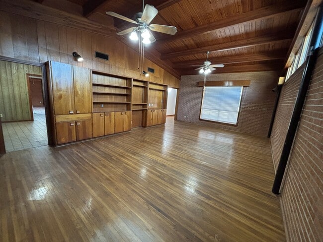 Built ins - 1010 N Cutting Ave