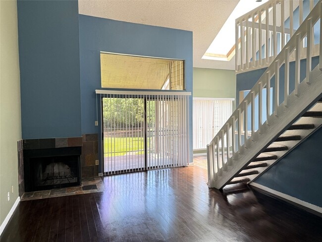 Building Photo - 8579 Sands Point Dr Unit 102 Rental