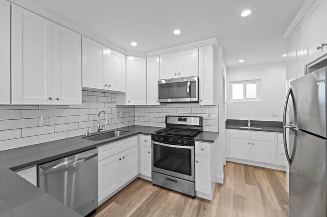 Photo - 1240 W 29th St Unidad 4