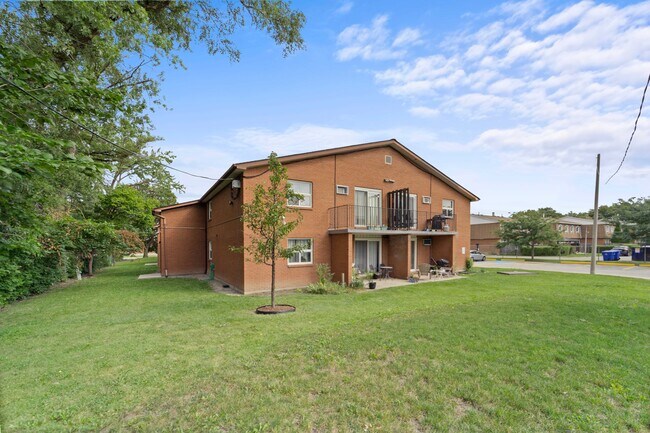 Photo - Empress Court Apartments