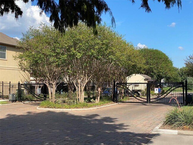 Photo - 2607 Cheshire Oaks Dr