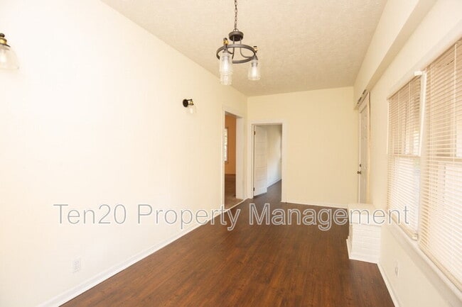 Photo - 2111 Summerville Rd