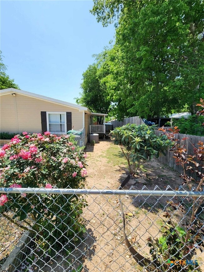 Building Photo - 922 Ashwood Dr