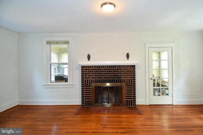 Photo - 633 24th St S
