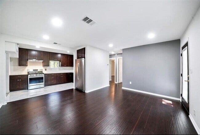 Photo - 6526 Westview Dr