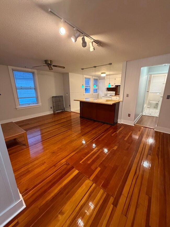Building Photo - 47 Henry Ave Unit 2L