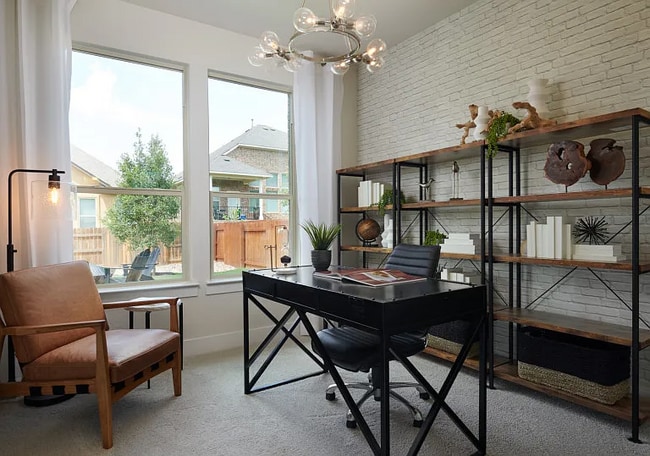 Photo - 341 Willowmore Dr