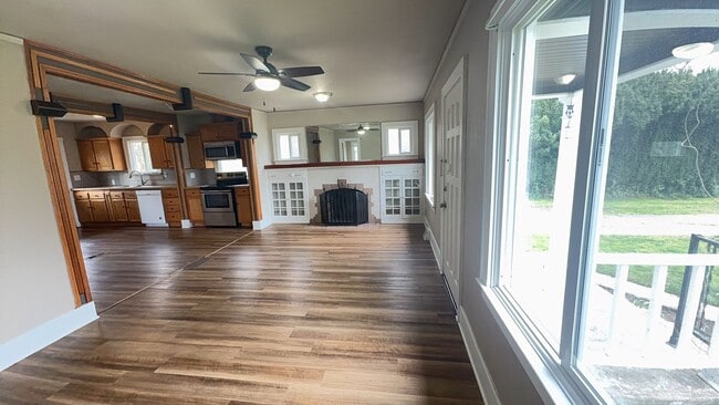 Photo - Cute Bungalow - Close to Downtown + Finished Basement!!